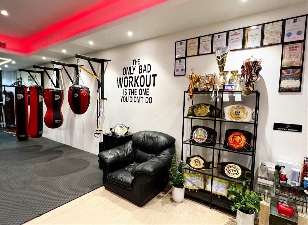 MK FIGHT CLUB | GYM | MMA | BOXING | JIU-JITSU | MUAY-THAI | KICK-BOXING | GRAPPLING logo