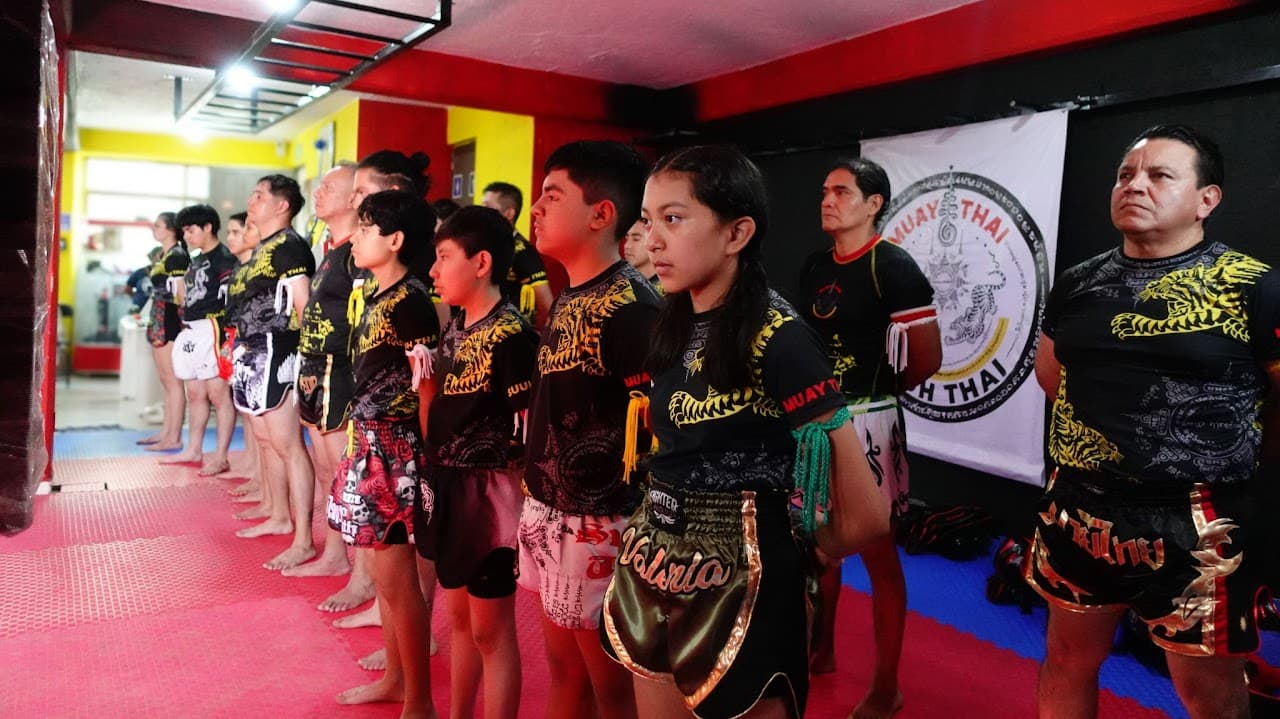 Suuh Thai Muay Thai Boxeo tailandés logo