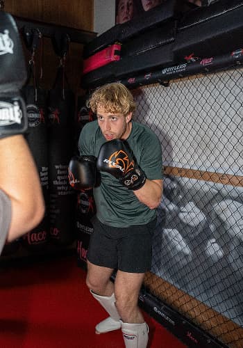 Main image of ARJ Gym Kickboksen Den Haag | Kickboksen voor vrouwen